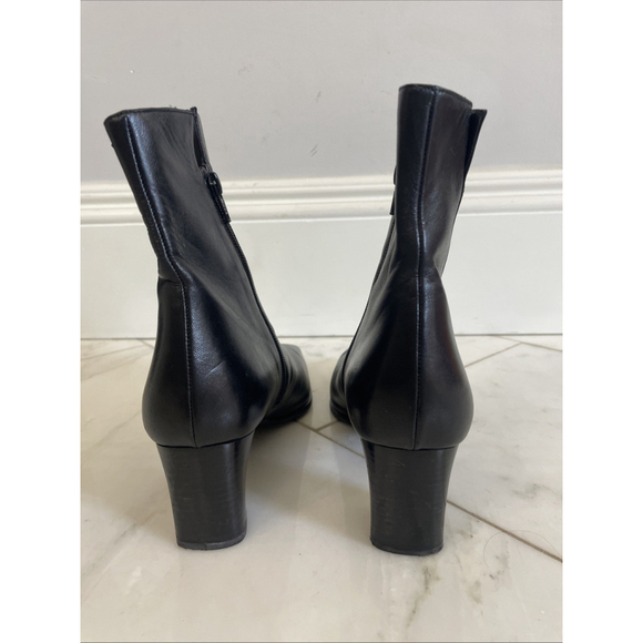 Stuart Weitzman, Women’s Size 9 Narrow, Black Leather Heeled Ankle Boots Zip Up - Picture 3 of 11